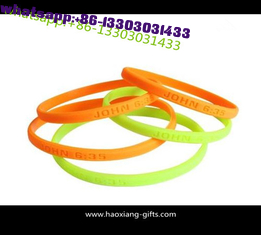 China A chegada nova 1/4 de polegada gravou braceletes dos wristbands/do silicone do logotipo fornecedor