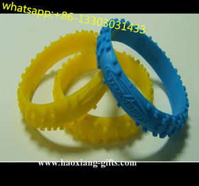 China A TINTURA do LAÇO do logotipo da impressão colore braceletes personalizados ajustáveis do silicone fornecedor
