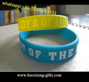 Promotional Custom Cheap Debossed Fashion Silicone wristband/Bracelets
